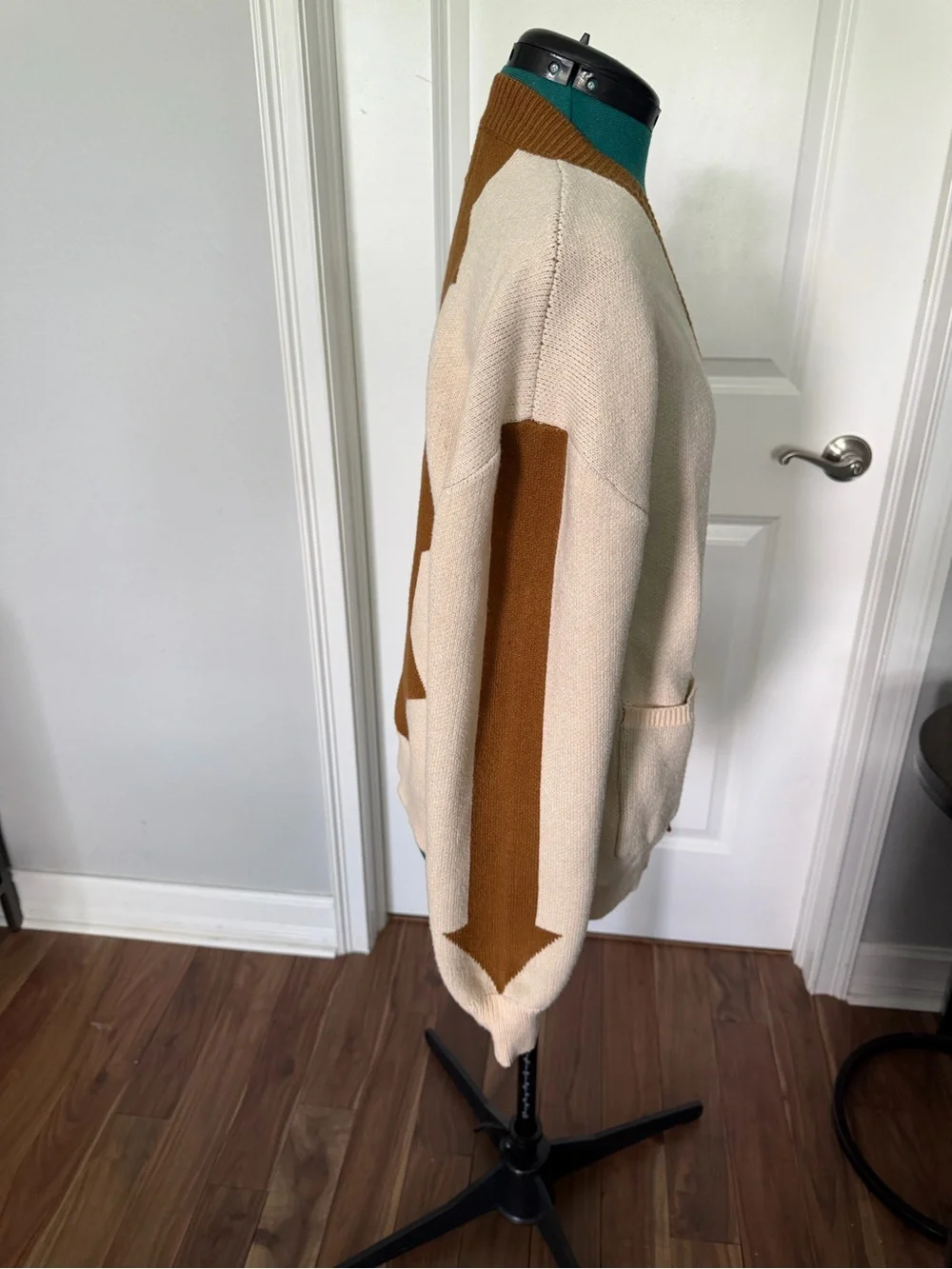 Steady Hands Yip Yip Cardigan sweater Appa Avatar - Picture 2 of 6